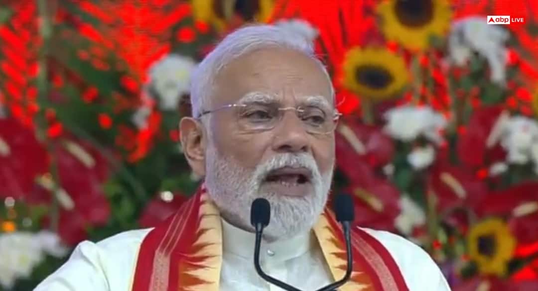 ‘बोर्ड लगाएं – यहां बिकता है स्वदेशी सामान’, ट्रंप के टैरिफ पर पीएम मोदी ने अहमदाबाद से दिया बड