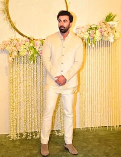 From Vicky Kaushal To Sidharth Malhotra: B-Town Men Serve Ganesh Chaturthi Ethnic Fashion Goals