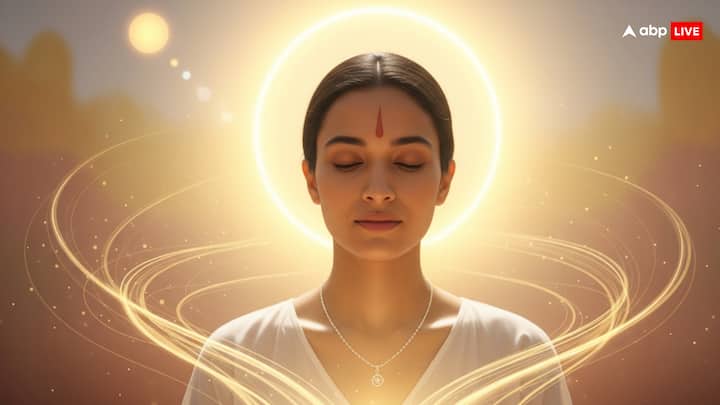 పురాణాలలో వెండిని పవిత్రమైన లోహంగా పేర్కొన్నారు. మెడలో వెండి గొలుసు ధరించడం వల్ల ప్రతికూల శక్తి నుంచి విముక్తి లభిస్తుంది. ఇది కుటుంబంలో సుఖశాంతులను కలిగిస్తుంది.