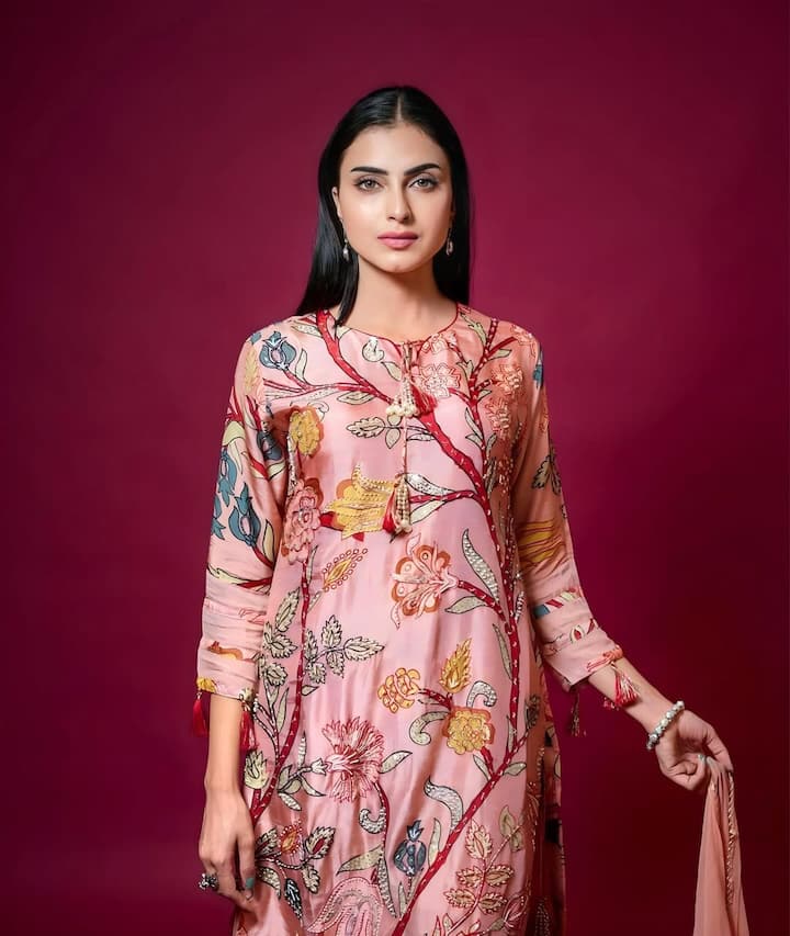 Now his entry in Bigg Boss house saw tremendous enthusiasm among the fans. His style and on -screen presence fans are very much liked. In the show, she told about her life and said that she has been taking responsibility of her family for just 8 years.