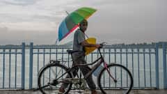 Weather Update: āĻāĻžāĻā§āĻā§ā§ āĻĒāĻļā§āĻāĻŋāĻŽāĻŦāĻā§āĻā§ āĻāύā§āĻā§āϤ āύāĻŋāĻŽā§āύāĻāĻžāĻĒ, āĻĻāĻā§āώāĻŋāĻŖ ⧍ā§Ē āĻĒāϰāĻāύāĻž āϏāĻš āϰāĻžāĻā§āϝ⧠āĻāĻ ā§Ŧ āĻā§āϞāĻžā§ āĻĒā§āϰāĻŦāϞ āĻŦāϰā§āώāĻŖā§āϰ āĻĒā§āϰā§āĻŦāĻžāĻāĻžāϏ !