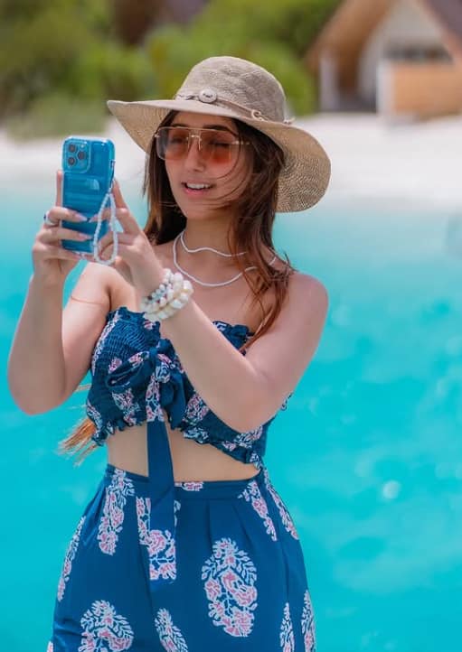 In this picture, Ashnoor is seen wearing a matching trouser with a printed crop top of blue color. He has completed his look with hat and sunglasses. Ashnoor looks quite stylish.