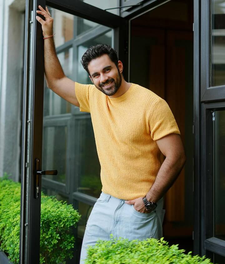 अभिषेक अपनी फिटनेस को लेकर भी अक्सर सुर्खियां बटोरते रहते हैं. एक्टर अपने इंस्टाग्राम पर अक्सर वर्कआउट की वीडियोज शेयर करते रहते हैं.