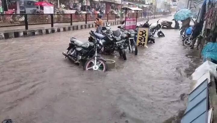 Gujarat Rain Alert: રાજ્યના ત્રણ જિલ્લાઓ - ભાવનગર, દાહોદ અને છોટા ઉદેપુરમાં ભારે વરસાદની સંભાવનાને પગલે ઓરેન્જ એલર્ટ જાહેર કરવામાં આવ્યું છે.