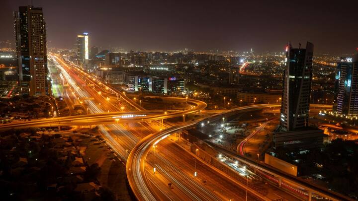 दुबई दुनिया का वह शहर जो अपनी चमक-दमक, लक्जरी और भव्यता के लिए पूरी दुनिया में मशहूर है. हमेशा से ही ऐसी जगह रहा है जहां की खरीदारी और महंगी चीजें सुर्खियाँ बटोरती हैं.