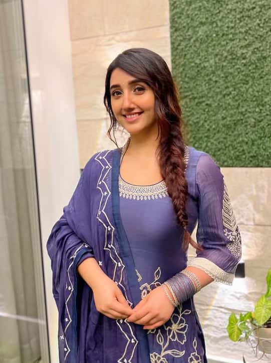 Ashnoor also suits Western as well as Indian look. Ashnoor looks quite cute in this purple suit.