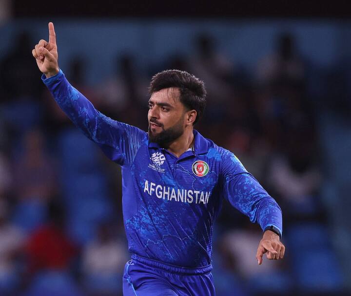 टी20 क्रिकेट में सबसे ज्यादा विकेट्स (Most Wickets in T20) लेने का रिकॉर्ड राशिद खान के नाम है. उन्होंने अभी तक खेले 487 मैचों में कुल 660 विकेट लिए हैं. अफगानिस्तान के प्लेयर राशिद अभी आईपीएल में गुजरात टाइटंस के लिए खेलते हैं. वह दुनिया भर की कई टी20 लीग में खेलते हैं.