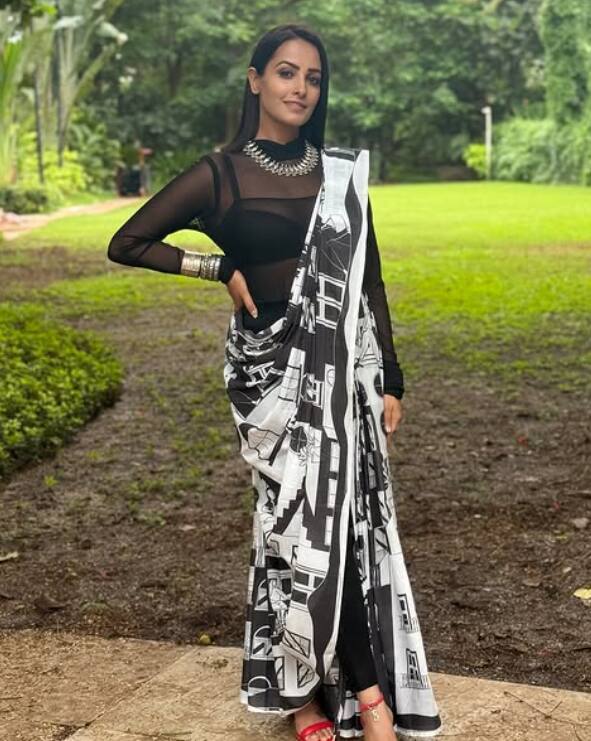 Anita Hasanandani has worked in Naagin 3, 4 and 6. Anita was in the role of Naagin. Everyone wants to follow Anita's killer looks.