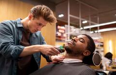 શું આપ પણ સલૂનમાં કરાવો છો શેવિંગ તો સાવધાન, જાણો કેવી રીતે લિવર માટે છે જોખમી