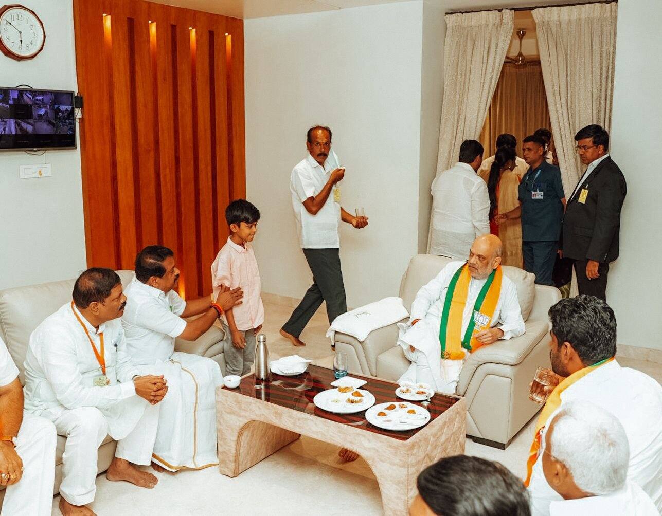 அமித்ஷா போட்ட ஆர்டர்.. குஷியில் எடப்பாடியார்.. பின்னணியில் விஜய்யா?