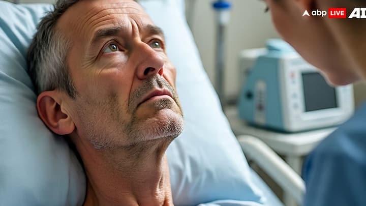बार-बार मतली और उल्टी होना भी किडनी फेलियर की निशानी है. खून में अपशिष्ट पदार्थ जमा होने से पेट में जलन, भूख कम लगना और मुंह में धातु जैसा स्वाद आने लगता है.