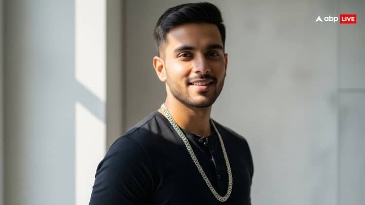 మెడలో వెండి గొలుసు ధరించడం వల్ల వ్యక్తిత్వం మెరుగవుతుంది. ఇది సాధారణమైన అలంకరణ, సౌందర్యాన్ని గౌరవాన్ని అందిస్తుంది.