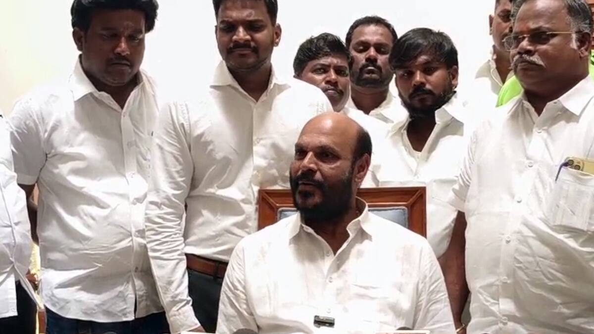 எடப்பாடி போகும் இடமெல்லாம் விபத்து நடக்குமா? 30 முறை  இடையூறு - ஆம்புலன்ஸ் சர்ச்சை குறித்து ஜான் பாண்டியன்