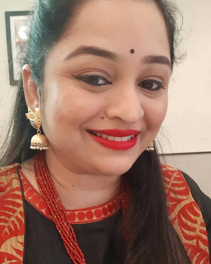 डबिंग आर्टिस्ट म्हणून ओळखली जाणारी मेघना एरंडे सिनेमांव्यतिरिक्त अनेक कार्टुन्सलाही आवाज देते. त्यासोबतच तिनं मालिकेतील आणि सिनेमातील पात्रांनाही आवाज दिला आहे.