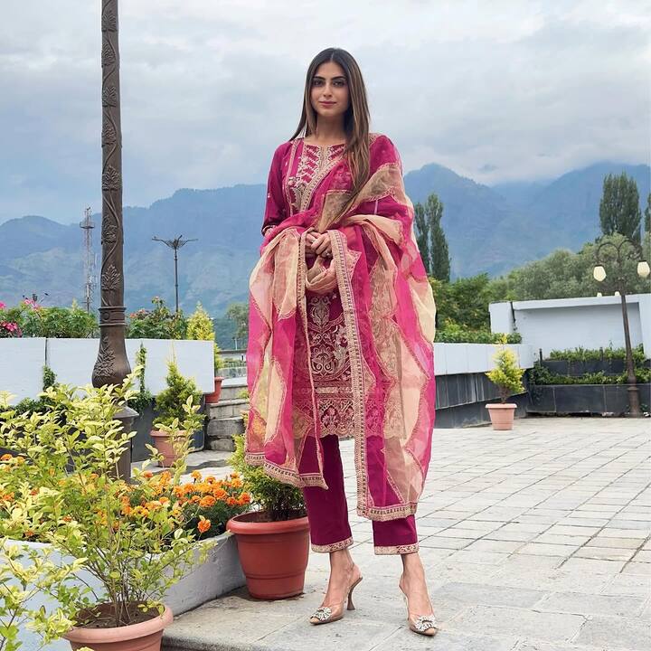 Seeing his entry in Grand Premier, the excitement level of the fans was also seen very much, but now it will be interesting to see whether Farhana becomes the winner of this show or becomes a villain.
