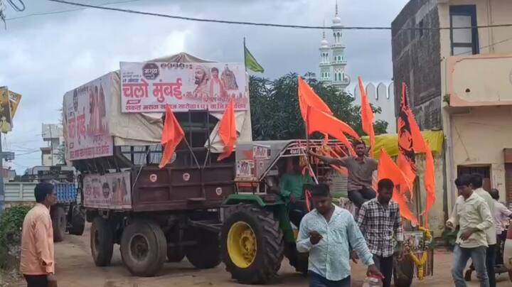 मराठा आरक्षणाच्या मागणीसाठी मनोज जरांगे पाटील यांच्या नेतृत्वाखाली राज्यभरातून मराठा समाज बांधव मुंबईला जाण्याच्या तयारीत असुन धाराशिव जिल्ह्यातील सारोळा गावात जोरदार तयारी करण्यात आली. आंदोलनासाठी खास ट्रॅक्टर तयार केली असून त्यामध्ये पंधरा दिवसाच्या स्वयंपाकसह सर्व नियोजन आहे.