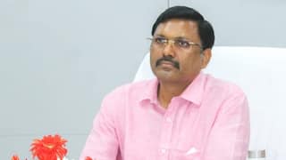 यूपी में एक और साल रहेंगे CM योगी के करीबी अफसर, 7वीं बार मिला प्रतिनियुक्ति को सेवा विस्तार