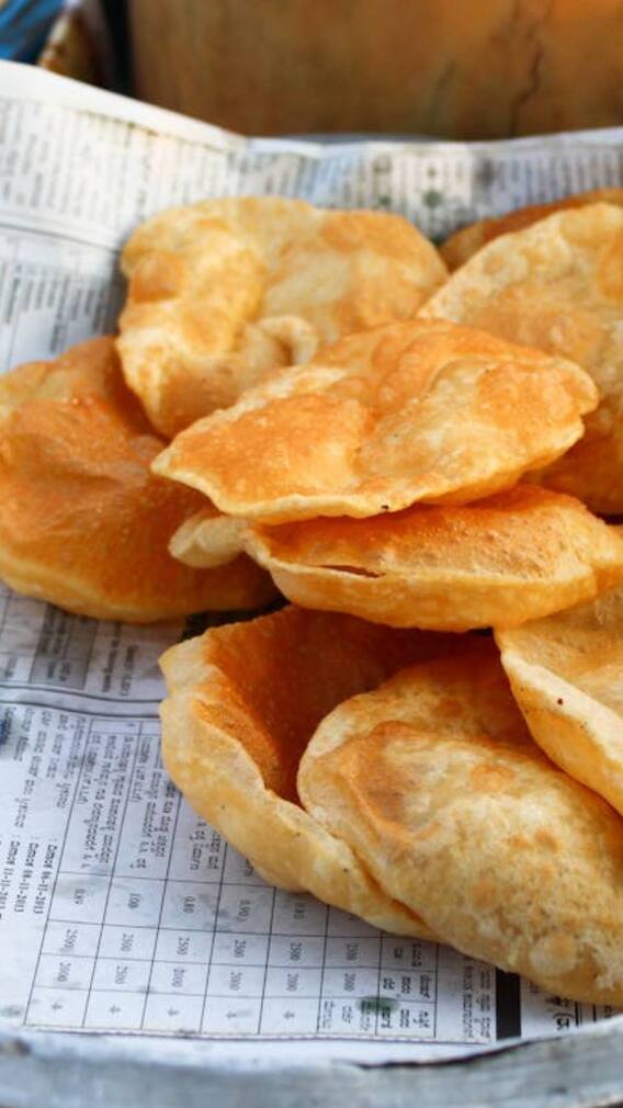 पूड़ी बनेंगी फूली-फूली, आटे में मिला लें यह चीज