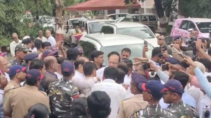 दरम्यान, अजित पवार यांच्या दौऱ्यात सतेज पाटील यांना धक्का बसला आहे.