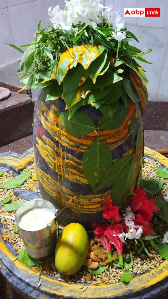 सोमवार के दिन शिवजी को चढ़ाएं ये प्रिय चीजें