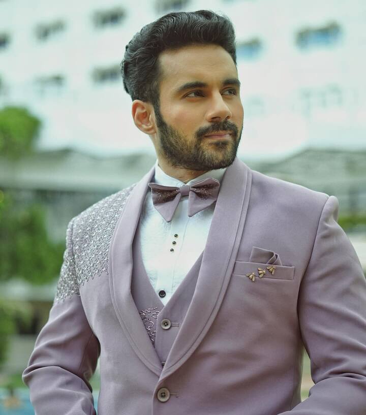 टीवी और फिल्मों के अलावा अभिषेक को ओटीटी प्लेटफॉर्म पर भी अपनी एक्टिंग का जलवा बिखेरते हुए देखा जा चुका है.