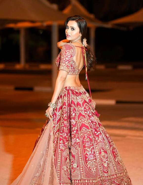 Tejashwi Prakash was seen in Naagin 6. Tejashwi Prakash lives in the limelight with her style statement. Their sizzling photoshoots are viral.