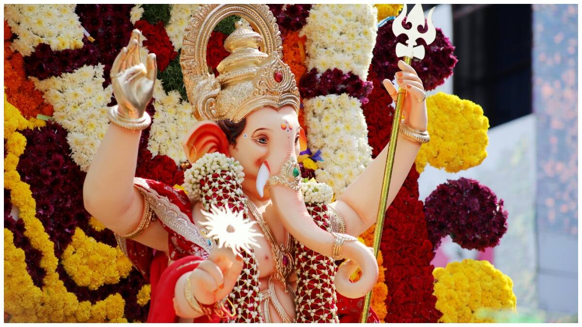 Vinayaka Chavithi 2025 Wishes : వినాయక చవితి శుభాకాంక్షలు 2025.. ఫేస్​బుక్, వాట్సాప్​లలో ఇలా విష్ చేసేయండి