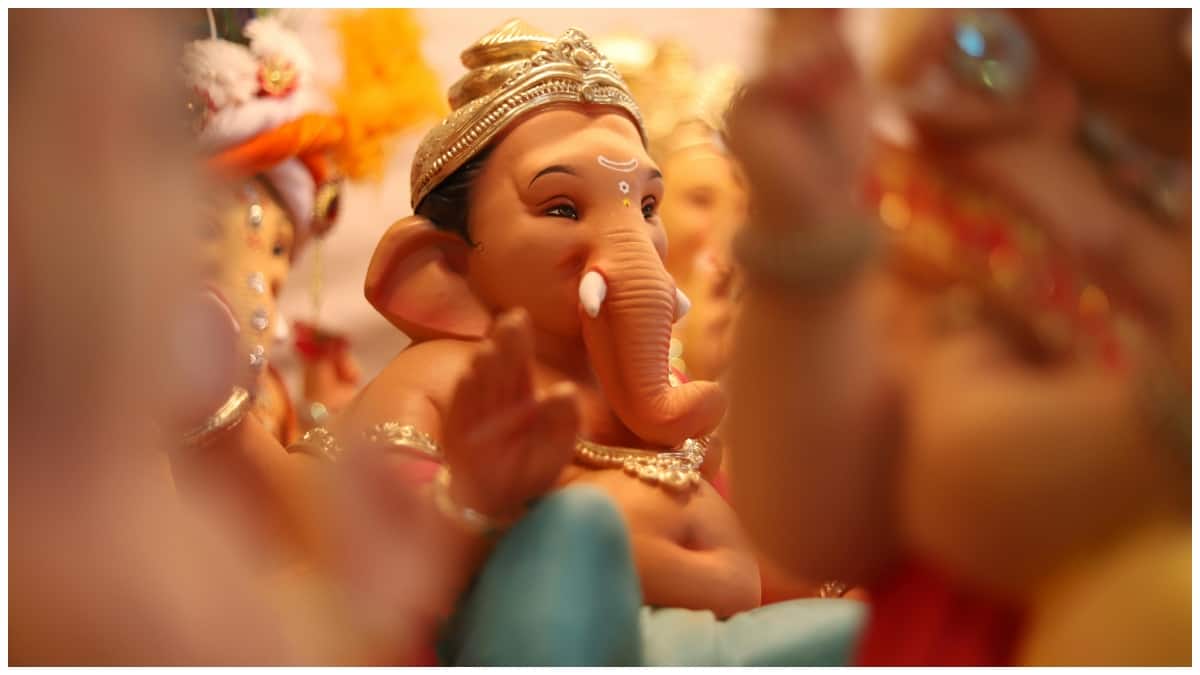 Vinayaka Chavithi 2025 Wishes : వినాయక చవితి శుభాకాంక్షలు 2025.. ఫేస్​బుక్, వాట్సాప్​లలో ఇలా విష్ చేసేయండి