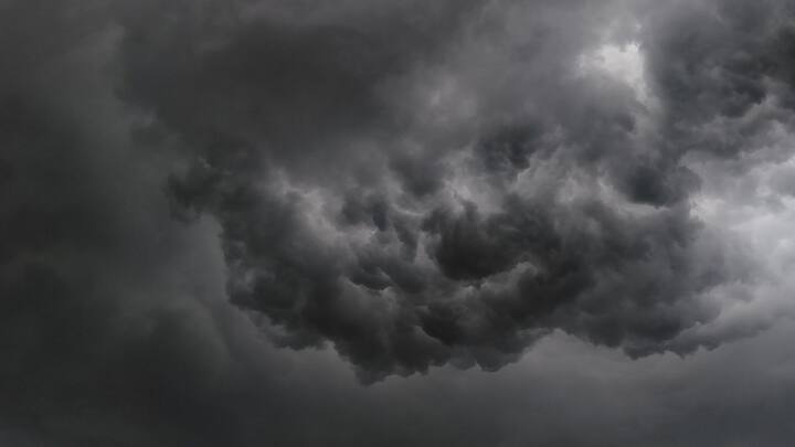 কিন্তু সেই তালিকায় নেই কলকাতা, হাওড়া , হুগলি, উত্তর ২৪ পরগনা, দুই বর্ধমান, বীরভূম, মুর্শিদাবাদ, নদিয়া। আজ বজ্রবিদ্যুৎ সহ বর্ষণের প্রবল আশঙ্কা রয়েছে দক্ষিণ ২৪ পরগনা, দুই মেদিনীপুর, ঝাড়গ্রাম, পুরুলিয়া, বাঁকুড়া।