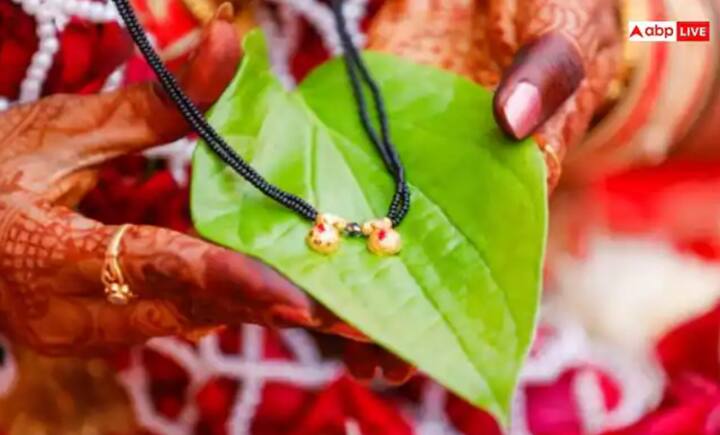 ਇਹ ਮੰਨਿਆ ਜਾਂਦਾ ਹੈ ਕਿ ਹਰਤਾਲਿਕਾ ਤੀਜ ਦੇ ਦਿਨ ਨਿਰਜਲਾ ਵਰਤ ਰੱਖਣ ਅਤੇ ਪੂਜਾ ਕਰਨ ਨਾਲ, ਗੌਰੀ-ਸ਼ੰਕਰ ਤੋਂ ਅਟੁੱਟ ਚੰਗੀ ਕਿਸਮਤ ਦਾ ਆਸ਼ੀਰਵਾਦ ਪ੍ਰਾਪਤ ਹੁੰਦਾ ਹੈ ਅਤੇ ਵਿਆਹੁਤਾ ਜੀਵਨ ਵਿੱਚ ਕੋਈ ਸਮੱਸਿਆ ਨਹੀਂ ਆਉਂਦੀ। ਪਰ ਕੁਝ ਔਰਤਾਂ ਨੂੰ ਇਹ ਵਰਤ ਰੱਖਣ ਤੋਂ ਬਚਣਾ ਚਾਹੀਦਾ ਹੈ। ਜਾਣੋ ਕਿਨ੍ਹਾਂ ਨੂੰ ਹਰਤਾਲਿਕਾ ਤੀਜ ਦਾ ਵਰਤ ਨਹੀਂ ਰੱਖਣਾ ਚਾਹੀਦਾ।