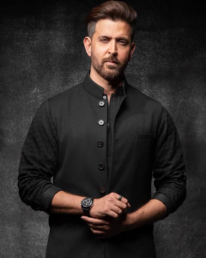 ऋतिक रोशन हमेशा से ही अपने एक्टिंग स्किल्स के साथ–साथ अपने फिटनेस को लेकर भी चर्चा में रहे हैं. 51 साल की उम्र में भी उनकी ऐसी फिटनेस देख लोग हैरान रह जाते हैं. हाल ही में उनके पर्सनल शेफ ने उनके डाइट प्लान को लेकर कुछ खास बातें बताई हैं.