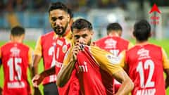 কেউ মুড়ি, মুড়কির মতো গোল করেছেন, কেউ গোল করার পাশাপাশি আটকেছেনও, এ বারের ডুরান্ড মাতিয়েছেন এঁরা