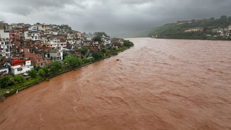 Vaishno Devi Yatra Suspended Amid Heavy Rain, Flood Alert In Several Jammu Districts Vaishno Devi Yatra Suspended Amid Heavy Rain, Flood Alert In Several Jammu Districts