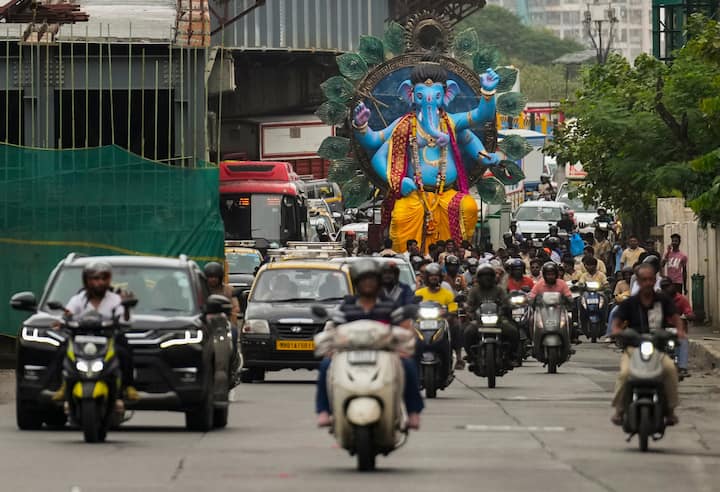 बृहन्मुंबई पुलिस आयुक्त के मार्गदर्शन और संयुक्त पुलिस आयुक्त की देखरेख में सुरक्षा व्यवस्था की गई है. इसके अलावा, RPF प्लाटून, SRPF प्लाटून, रैपिड रिस्पॉन्स टीम, दंगा नियंत्रण पुलिस, डेल्टा फोर्स, कॉम्बैट यूनिट और होम गार्ड्स को भी तैनात किया गया है.