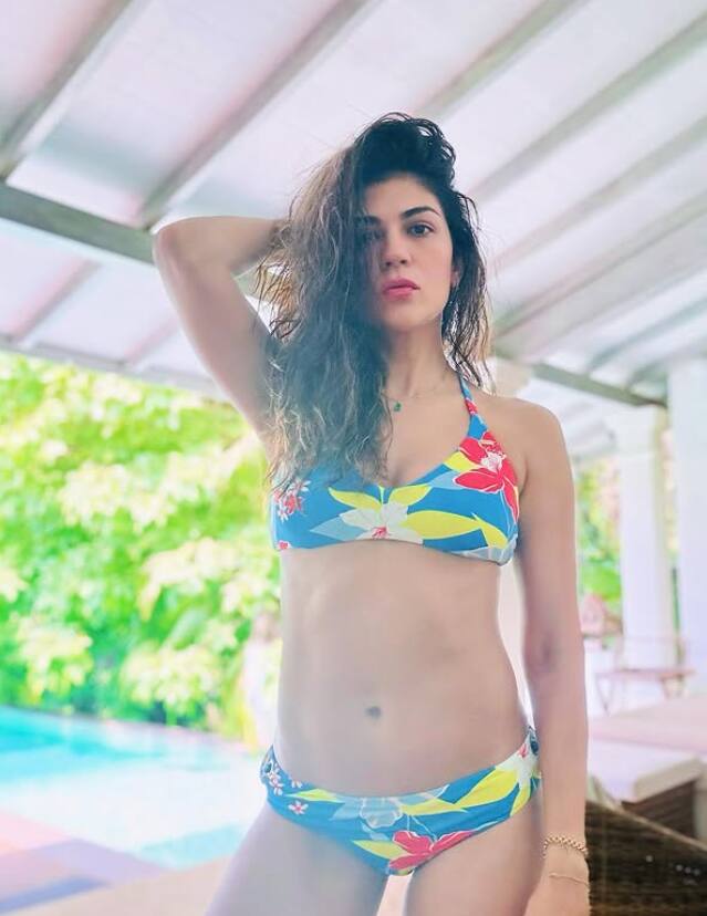 भारत की मशहूर एंकर अर्चना विजया दुनिया की सबसे खूबसूरत स्पोर्ट्स एंकर में से हैं. वो सोशल मीडिया पर काफी एक्टिव रहती हैं. वो अक्सर फोटोज और वीडियोज शेयर करती रहती हैं.