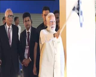 PM Modi Gujarat Visit Live: ગુજરાત પ્રવાસનો આજે બીજો દિવસ, મારૂતિની પહેલી ઇલેક્ટ્રિક કારને લીલીઝંડી, ઇવી પ્લાન્ટનું કર્યું ઉદ્ધઘાટન
