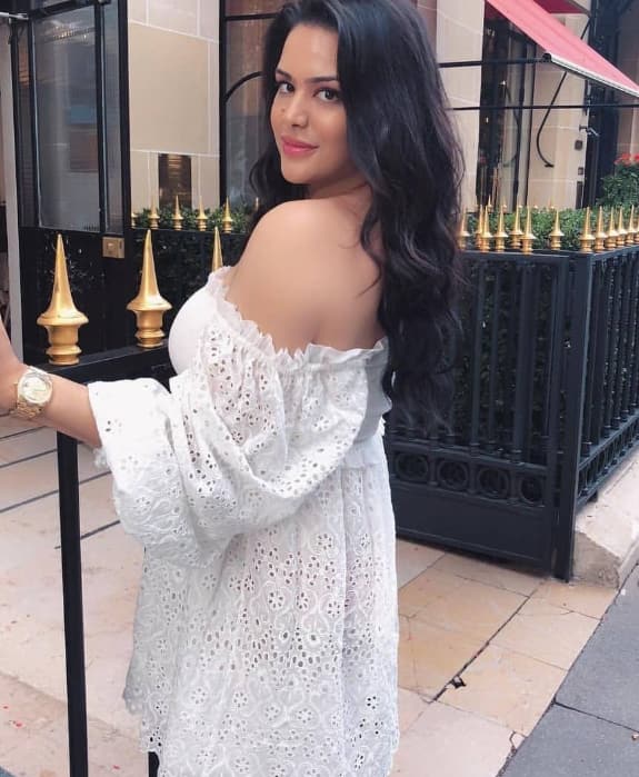 In this white outfit, Trishala Bala is also looking beautiful in a simple look.