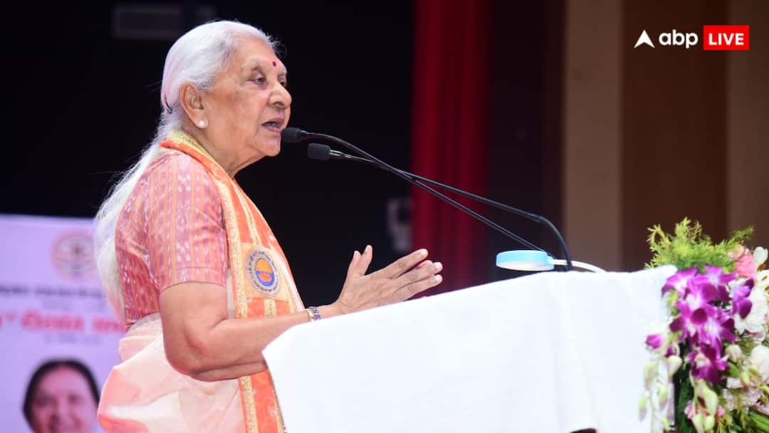 Up Gorakhpur deen dayal upadhyay University 44th annual convocation day organised ann Gorakhpur में DDU के 44वें दीक्षांत समारोह का शुभारंभ, राज्यपाल आनंदीबेन पटेल ने छात्रों को दी डिग्री