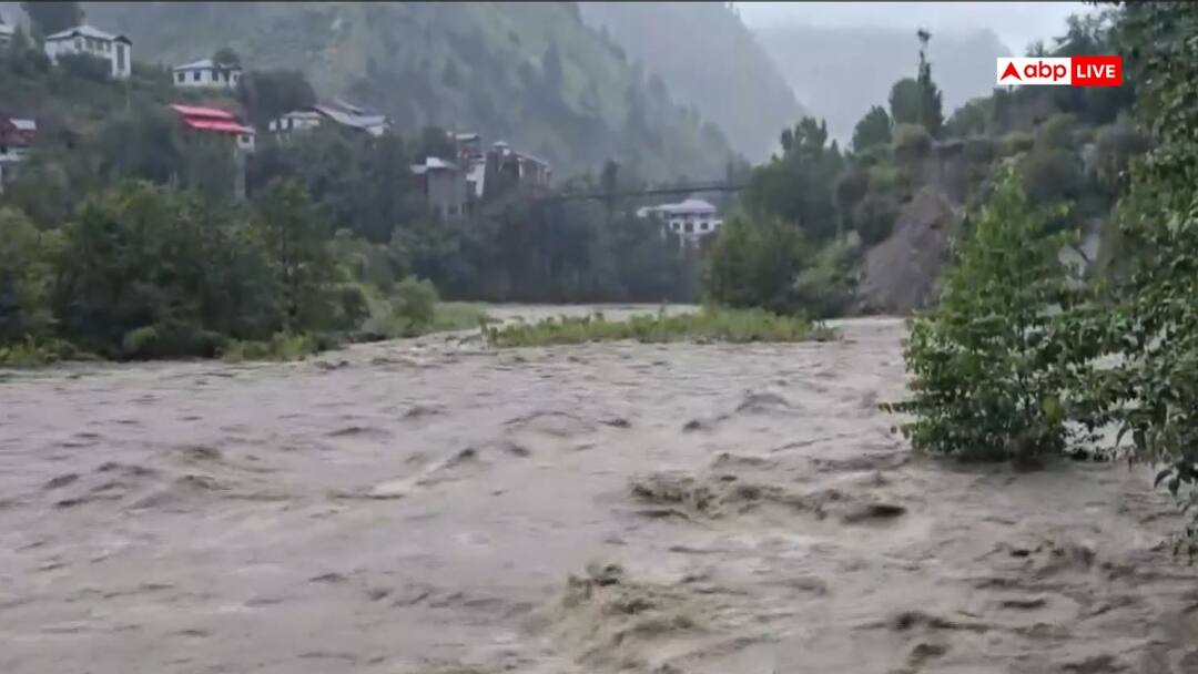 जम्मू: डोडा में बादल फटने से तबाही, 3 की मौत, 10वीं-11वीं की परीक्षा स्थगित, CM बोले- हालात गंभीर Cloudburst in Doda Jammu, CM Omar Abdullah said situation is serious जम्मू: डोडा में बादल फटने से तबाही, 3 की मौत, 10वीं-11वीं की परीक्षा स्थगित, CM बोले- हालात गंभीर