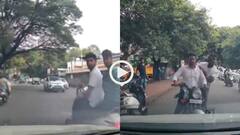 Video: गलत साइड से चल रहे युवकों ने कार चालक को पीटा, वीडियो वायरल