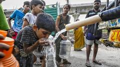 दिल्ली की झुग्गी बस्तियों में पानी के लिए आज भी संघर्ष, कांग्रेस बोली- 'ये मुद्दा चुनावी भाषण तक सीमित'