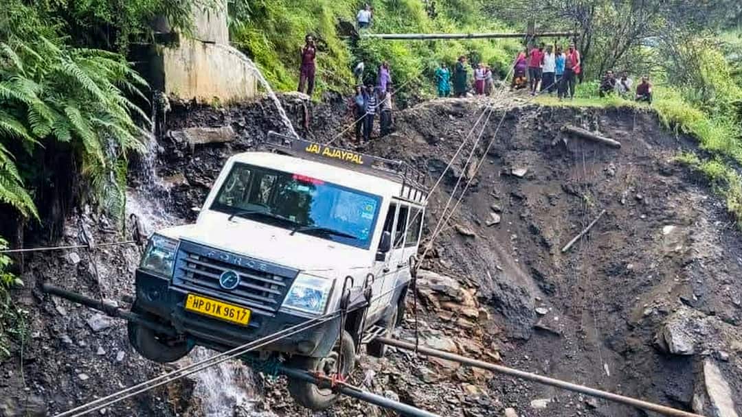 Himachal Rains Wreak Havoc, 795 Roads Shut, Schools Closed; Landslides And Flash Floods Reported