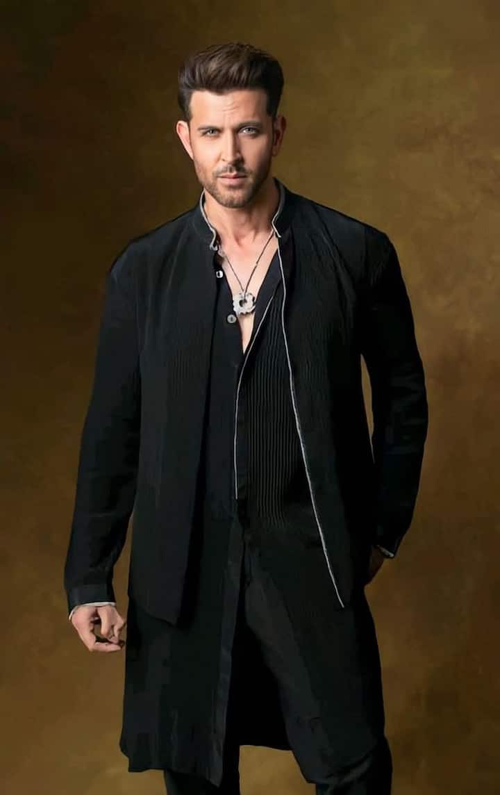 अपनी मसल्स का खास ध्यान रखने के लिए ऋतिक रोशन अपने डाइट में प्रोटीन, कार्बोहाइड्रेट, फाइबर और हेल्थी फैट्स का इस्तेमाल करते हैं. अपने डाइट को परफेक्टली बैलेंस करने के लिए अभिनेता सभी मैक्रोन्यूट्रिएंट्स को शामिल करते हैं.