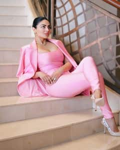 पंजाबी सिनेमा की क्वीन नीरू बाजवा, इन 10 फोटोज में दिखा ग्लैमर का कमाल, देखें खूबसूरत तस्वीरें