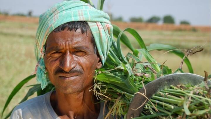 इस पहल का मकसद है किसानों को खेती छोड़ने के बाद भी आर्थिक सहारा मिल सके. जो किसान दिन-रात मेहनत करते हैं. उन्हें उम्र बढ़ने के बाद भी स्थायी इनकम का सहारा दिया जाए. यह योजना खास तौर पर उन किसानों के लिए बनाई गई है. जिनकी खेती से होने वाली आमदनी बहुत सीमित है.
