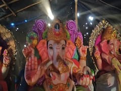 வண்ணங்கள் ஜொலிக்கும் மெகா சைஸ் விநாயகர் சிலை.. மதுரை கிளிக்ஸ் இது !