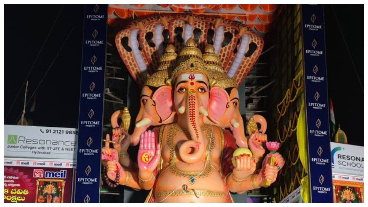 Khairatabad Ganesh 2025: శ్రీ విశ్వశాంతి మహాశక్తి గణపతిగా ఖైరతాబాద్‌ గణేష్‌ దర్శనం -పూజ కోసం భారీ ఏర్పాట్లు,తరలివస్తున్న భక్తులు..