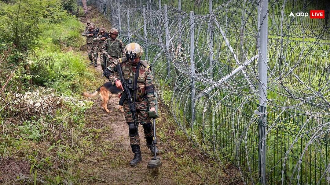 15 Indian Army Paramillitary personnels linked with Pakistani Spy CRPF Sub Inspector Moti Ram Jat arrested for sharing Sensitive Documents PAK भेजी जा रही थीं देश की खुफिया जानकारियां... पाकिस्तानी जासूस के संपर्क में थे 15 अफसर, जांच में सनसनीखेज खुलासा