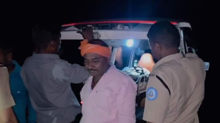 सोमवारी दुपारी संजीवनीच्या सासरच्या मंडळी बाहेर गेल्याने तिने प्रियकराला घरी बोलावले. मात्र अचानक परतलेल्या पती आणि कुटुंबीयांनी दोघांना अवैध अवस्थेत पाहिल्याने संताप व्यक्त केला. त्यानंतर वडील आणि नातेवाईकांना बोलावण्यात आले.