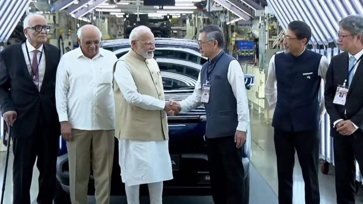प्रधानमंत्री मोदी ने गुजरात में मारुति सुजुकी के इलेक्ट्रिक वाहन संयंत्र का उद्घाटन किया, भारत निर्मित ई-विटारा पेश की